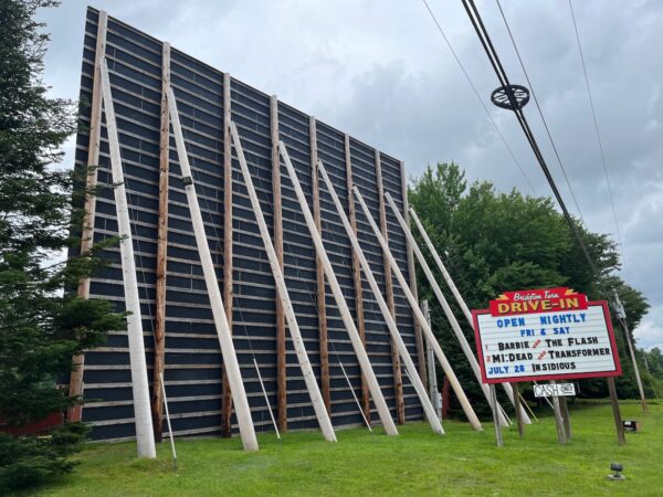 maine drive in movie theatres featured image bridgton twin