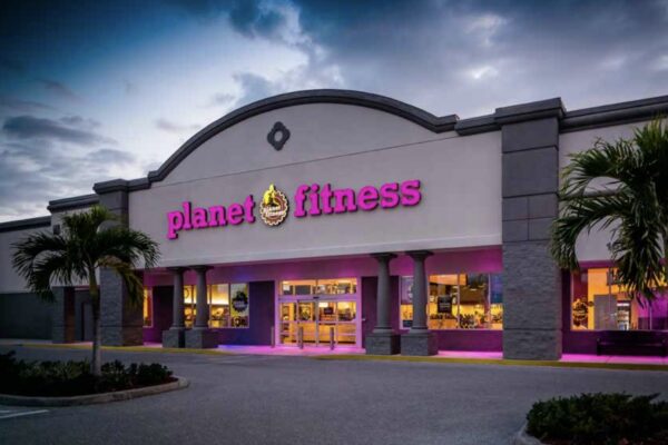planet fitness exterior
