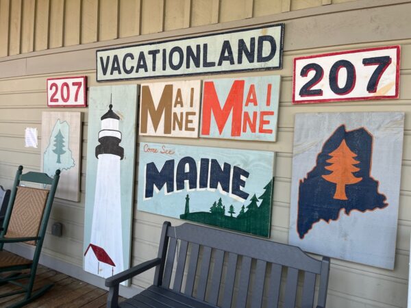 207 vacationland signs at ll bean