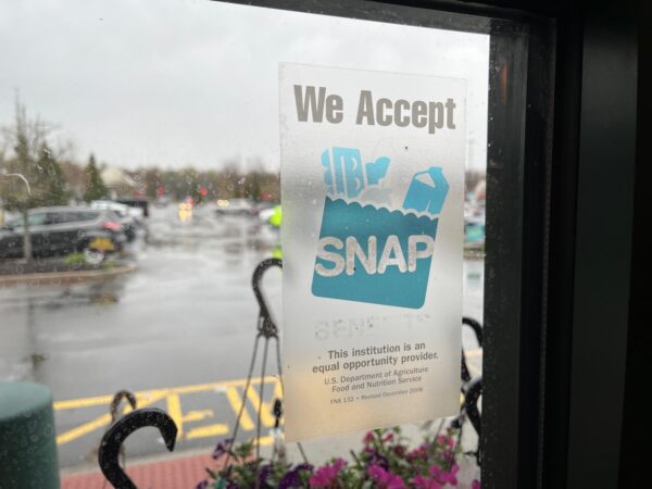 we accept snap ebt horizontal sign on window