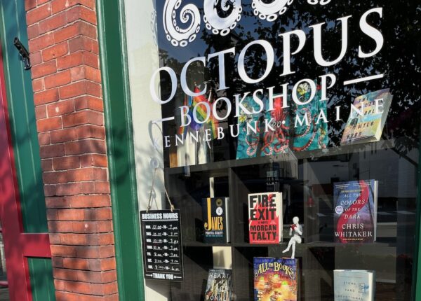 Front window of Octopus Bookshop in Kennebunk Maine.