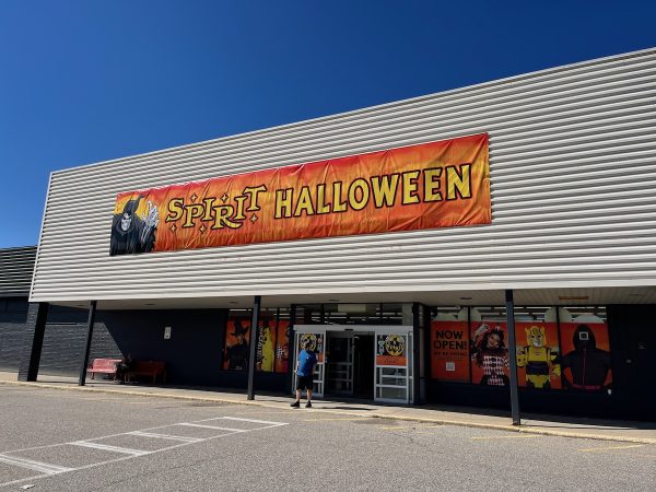 Exterior of Spirit Halloween store in Biddeford Maine.